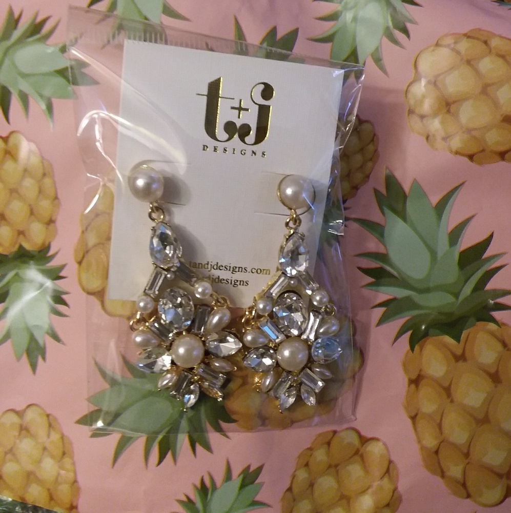 💎💎18k gold Luxe Pearl and Crystal Drop earrings